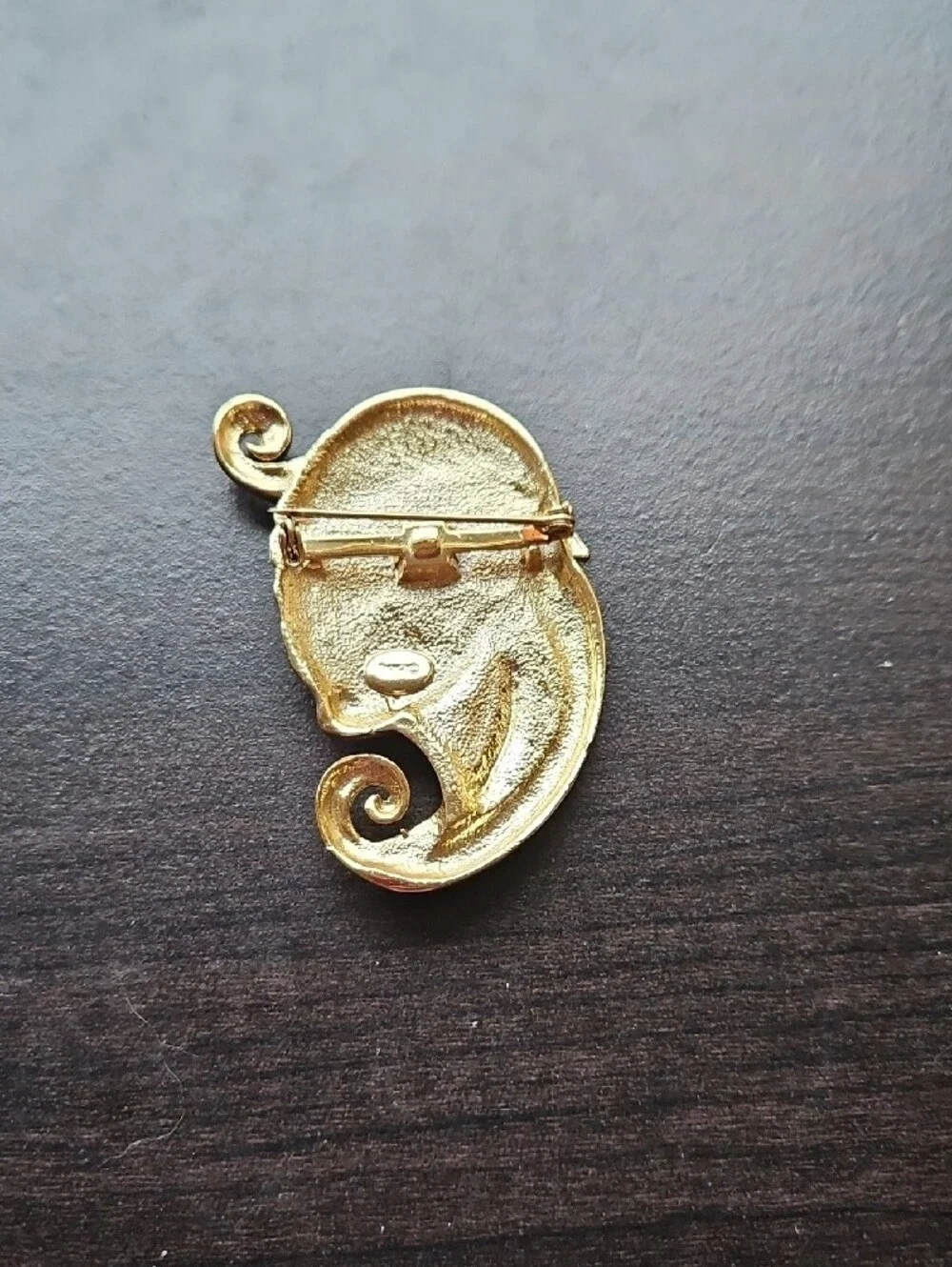 N/A decorative brooch